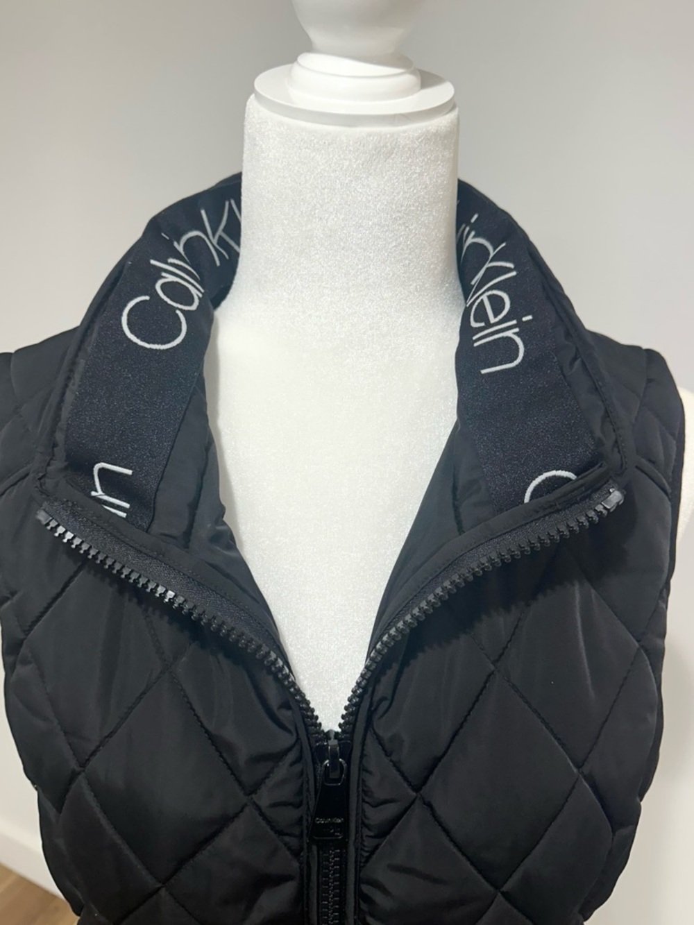 Calvin Klein Black Quilted Puffer Vest Women’s Zip Up Logo Lightweight